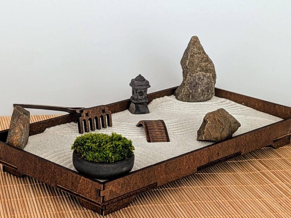 Zen-Garten Set aus FSC-Holz mit Brücke, Laterne & Moos – handgefertigtes Achtsamkeits-Set