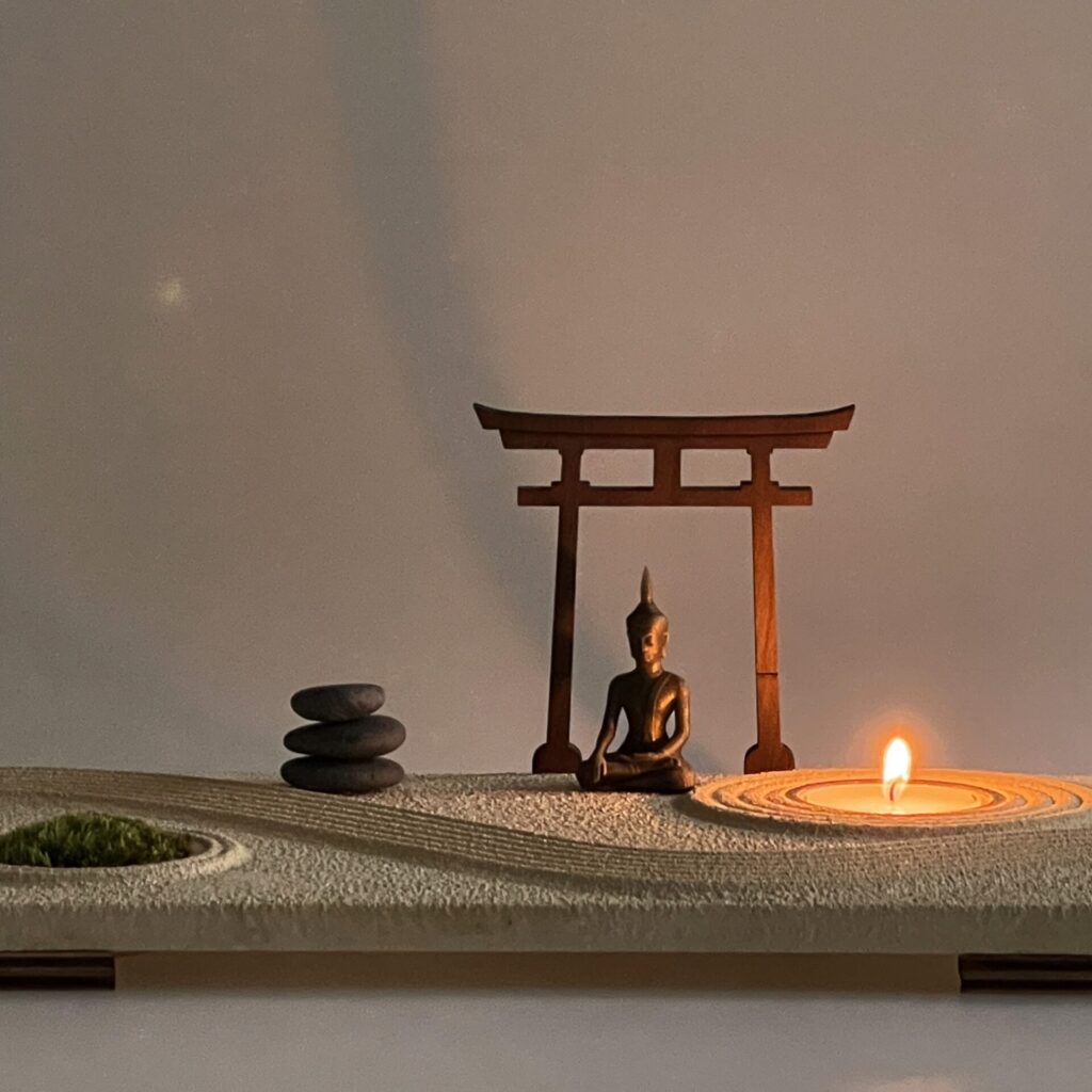 Meditation mit Miniatur-Zen-Garten