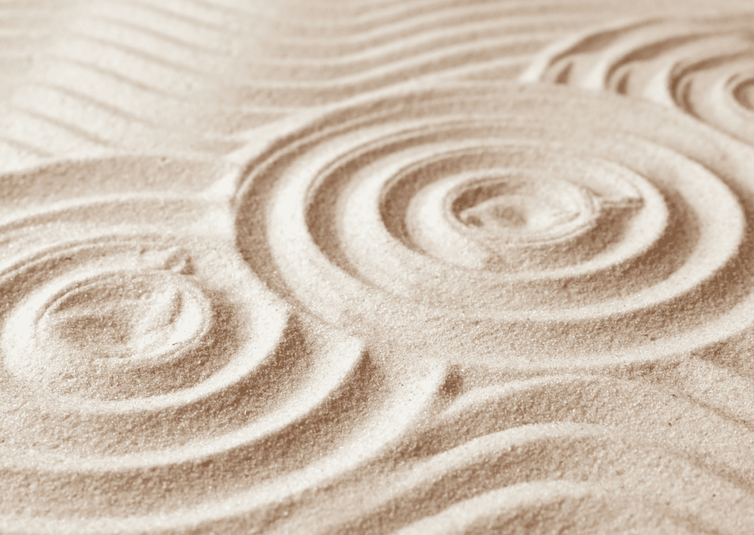 Wie harkt Sand richtig?