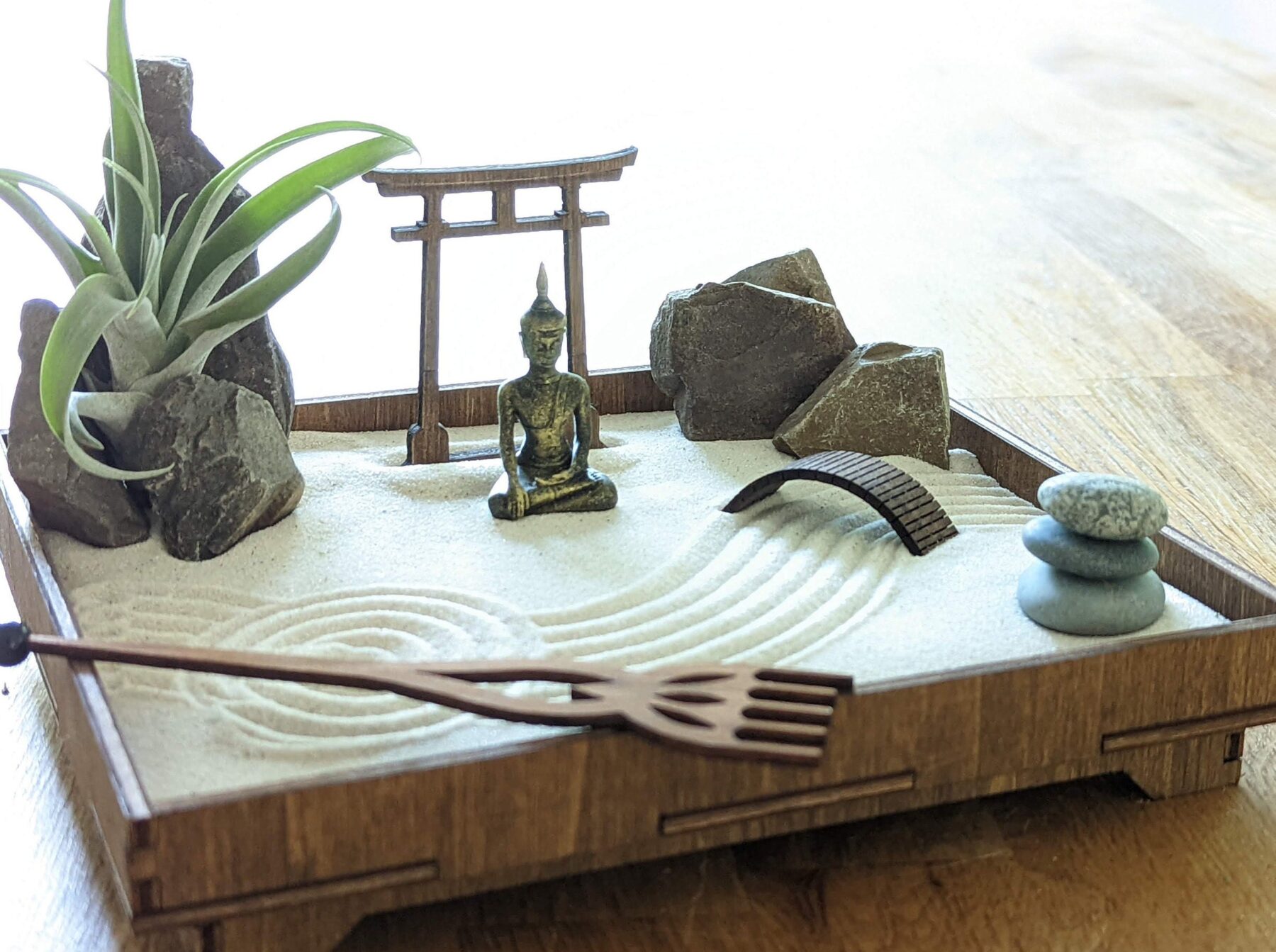 Zengarten DIY Kit mit Torii, Brücke und Harke aus Holz - nachhaltig und umweltfreundlich