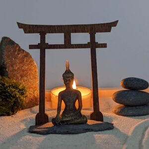 XL großes Zengarten-Set aus FSC- Massivholz mit Buddha -Figur, Torii, Kerze, Moos und Holz-Harke - nachhaltig – Bild 5