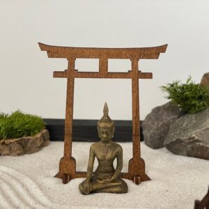 Großer schwarzer Zengarten aus FSC- Massivholz mit Buddha, Torii, Brücke, Moos und Holz-Harke - nachhaltig & umweltfreundlich – Bild 5