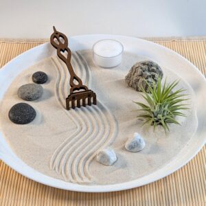 Zen Garten „natural“ aus  hochwertigem Opalglas – Meditative Schreibtisch-Deko mit Kerze, Tillandsie & Steinen - nachhaltige Geschenk-Idee – Bild 4