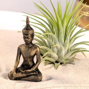 Hochwertiges Zen Garten Set für den Schreibtisch – Weiße Opalglas-Schale mit Tillandsie, Steinen, Kerze & handgefertigter Harke – Bild 9