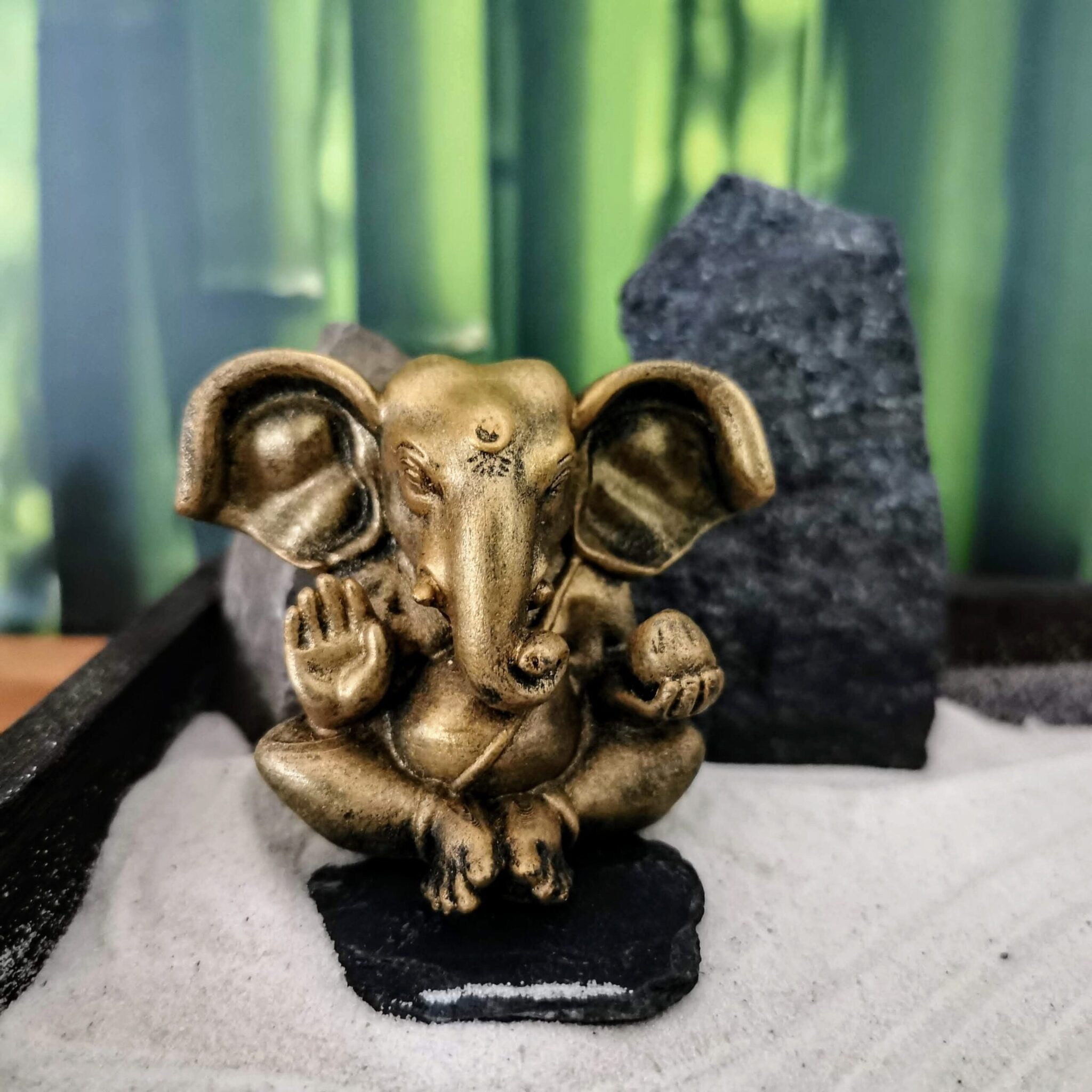 Handgefertigtes Zengarten -Set mit Buddha-/ Ganesha-Figur mit Harke Feng Shui Meditation – Bild 3