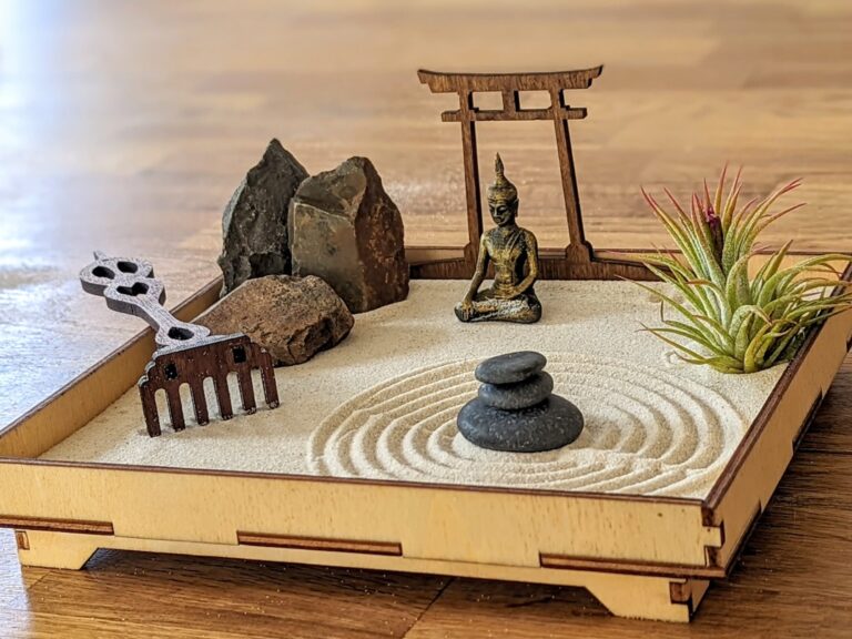 Handmade Zengarten -Set mit Buddha-Figur, Torii und Harke Feng Shui zur Meditation und Entspannung nachhaltig & umweltfreundlich DIY-Kit