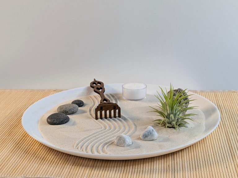 Zen-Garten aus weißem Opalglas mit Kerze & Tillandsie – handgefertigtes Set zur Entspannung