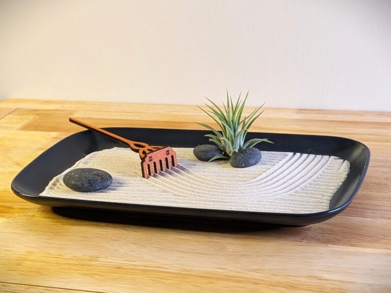 Zen-Garten für den Schreibtisch – handgefertigtes Set mit Keramikschale & Tillandsie